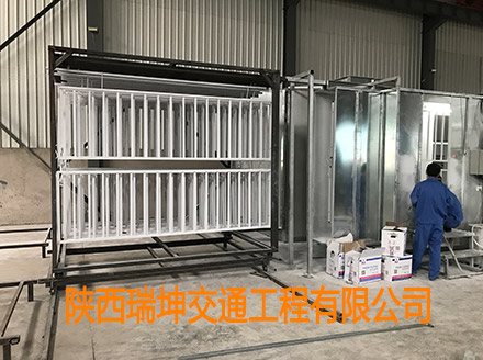 護(hù)欄生產(chǎn)現(xiàn)場(chǎng)